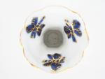 BAYEUX. 
Vase Napoléon III en porcelaine polychrome à décor chinoisant...
