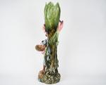 Grand vase fin XIXème en barbotine polychrome, décor en relief...