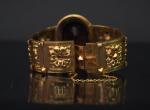 Bracelet manchette Napoléon III en or jaune, à décor d'un...