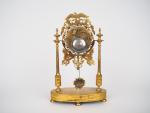 Pendule portique, première moitié du XIXème en bronze doré, à...