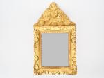 Miroir de style Louis XVI en bois sculpté et doré,...