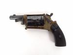 Revolver velo-dog calibre 6mm d'excellente facture, carcasse en acier jaspé,...