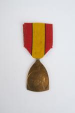 Médaille du roi Albert 1er commémorative de 1914/1918. Ruban jaune...