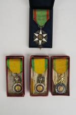 Lot de trois médailles militaires 3eme République en boite cartonnage...