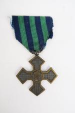 Croix de guerre 14/18, croix en bronze au monogramme du...