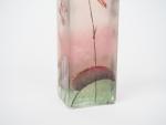 DAUM Nancy.
Vase miniature en verre  à décor gravé et...