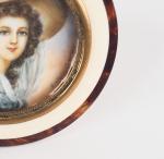Paire de miniatures de style Louis XVI "Portrait de Monsieur...