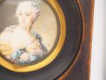 Quatre différentes miniatures de style Louis XVI "portraits d'élégantes".