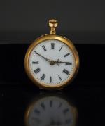 Petite montre de col de style Louis XVI en or...