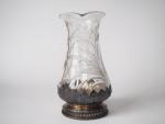 Vase ovoïde en cristal gravé à décor de muguets, monture...