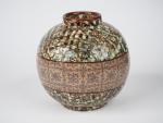 GERBINO. 
Vase boulle en céramique polychrome de Vallauris
Signé
H. 19,5 cm
