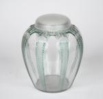 R. LALIQUE.   
Vase "cariatides"
H. 21 cm