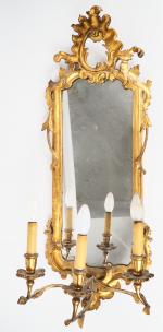 Miroir de style Rocaille en bois doré éclairant à trois...