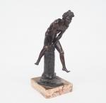 Gabriele PARENTE.
"Le saut de la colonne".
Sculpture en bronze à patine...