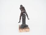 Gabriele PARENTE.
"Le saut de la colonne".
Sculpture en bronze à patine...