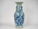 Chine, vers 1900, 
Grand vase balustre en porcelaine à décor...