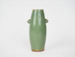 Chine du Sud, XIXe siècle,
Vase de forme ovoïde en terre...