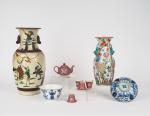 Chine, XIXe-XXe siècle, 
Ensemble en porcelaine comprenant un vase nankin,...