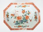 Chine, période Guang Xi, 
Plat de forme octogonale en porcelaine...