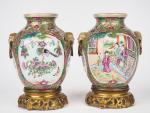 Canton, fin XIXe siècle, 
Paire de petits vases de forme...