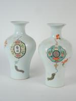 Chine, période Minguo, début XXe siècle, 
Paire de vases balustre...