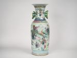 Chine, fin du XIXe siècle, 
Grand vase balustre en porcelaine...