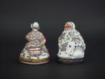 Deux différentes tabatières en porcelaine polychrome à décor Kakiémon, en...