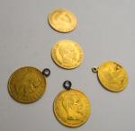 5 pièces de 10 francs or, dont 3 montées en...