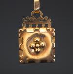 Petit pendentif Napoléon III en or jaune, à décor d'une...