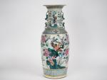 Chine, XIXe siècle, 
Important vase balustre en porcelaine et émaux...