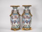 Canton, XIXe siècle,  
Paire de grands vases de forme...