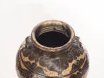 Chine, époque Yuan
Importante jarre de type "cizhou" en céramique à...