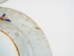Suite de 6 assiettes en porcelaine polychrome de Chine décor...