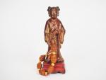 Chine, vers 1900
Sujet en bois laqué rouge et doré représentant...