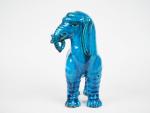Chine, début XIX siècle,
Eléphant en porcelaine émaillée turquoise représenté dressé...