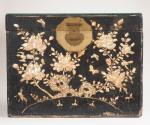 Chine, période Wanli (XVI-XVIIe siècle)
Important coffre en bois laqué à...