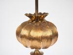 MAISON CHARLES.
Lampe en bronze à décor de grenade.
Signée
Abat-jour en métal.
H....