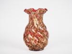 Vase en verre soufflé de Murano à décor polychrome moucheté.
H....
