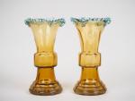 Paire de vases cornets en verre soufflé de Venise décor...