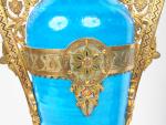 Paire de vases Napoléon III en faïence bleu persan montés...