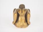 Sujet XIXème en bronze "jeune femme urinant".
H. 7 x 7,5...