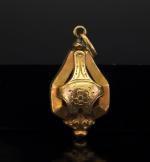 Petit pendentif Napoléon III en or jaune, à décor en...