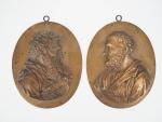 Paire de médaillons en bronze XIXème, figurant des profils d'ap&tres...