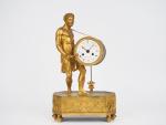 Pendule fin XVIIIème début XIXème en bronze doré à décor...