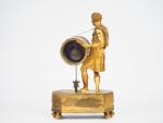 Pendule fin XVIIIème début XIXème en bronze doré à décor...