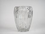 SAINT-LOUIS. 
Grand vase ovoide en cristal taillé à décor de...