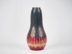 LE VERRE FRANCAIS. 
Vase Art Déco en verre polychrome. 
Signature...