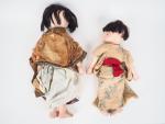 GOFUN. Deux poupées japonaises en composition et tissu.
Dim. 50 cm...
