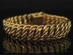 Bracelet articulé en or jaune, maille américaine. 
Long. 19 cm
Larg....
