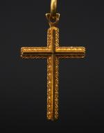 Pendentif en or jaune, en forme de croix. 
2,5 x...